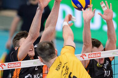 Bartek Kurek - PGE Skra Bełchatów wygrywa w trzech setach