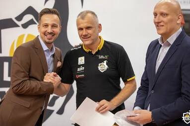 Dariusz Daszkiewicz, Jan Nowakowski i Dustin Watten po meczu z Cerrad Enea Czarnymi Radom