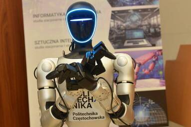 PoliWall-e gościł na meczu PlusLigi. A może kiedyś zagrają u nas roboty?